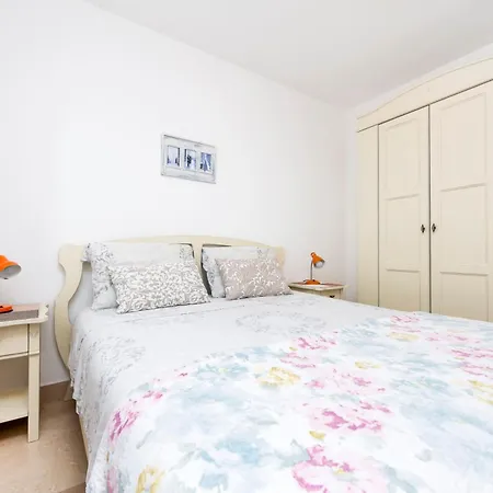 Santin Apartment *