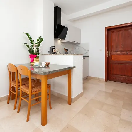 Santin Apartment *