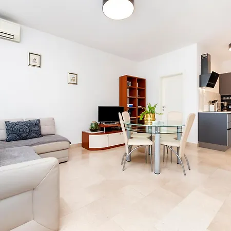 Apartment Santin *